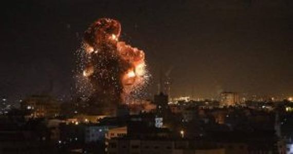 Amnistía solicita evitar pérdida de vidas civiles mientras se intensifican combates entre Israel y grupos armados palestinos en Gaza.