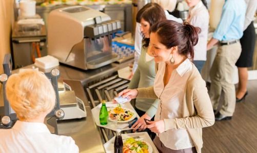 En España, el TS rectifica doctrina: las empresas no tienen obligación específica de instalar comedores en sus centros de trabajo.