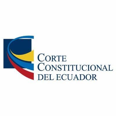 CC del Ecuador tutela el derecho al trabajo de las personas que tienen a su cargo personas con discapacidad en caso de funcionaria pública desvinculada.