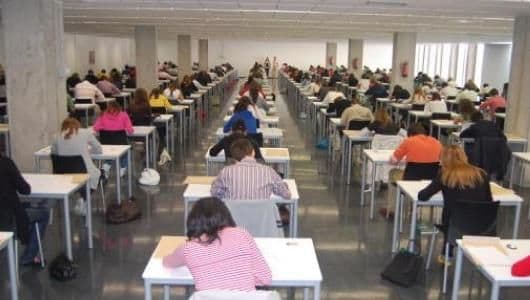 En España: Indemnizan a una profesora universitaria por vulneración del derecho al honor y a la intimidad al difundirse públicamente un informe negativo de ámbito académico.
