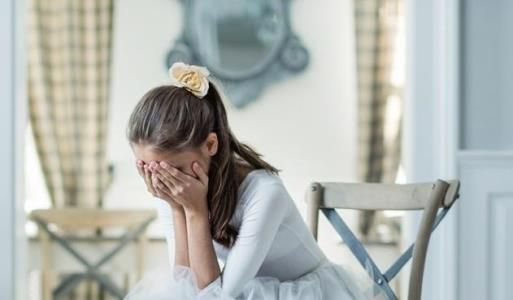 En Colombia: Corte ordenó cirugía estética a niña con tumor que era víctima de bullying.