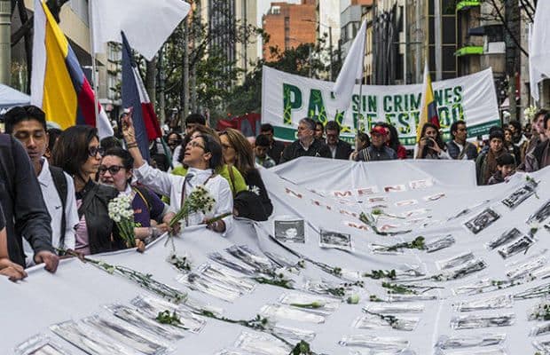 CIDH invita a enviar información sobre situación de derechos humanos de personas defensoras y líderes sociales en Colombia.