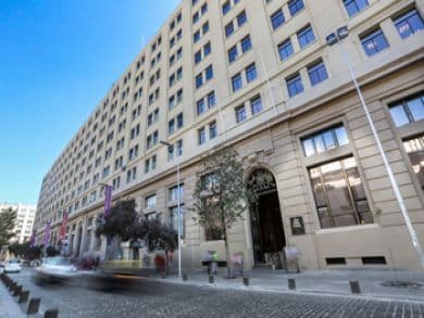 CGR determina que la evaluación de las ofertas presentadas en una licitación pública debe efectuarse con estricto apego a las respectivas bases.