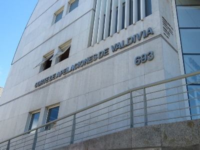 Corte de Valdivia confirma fallo que ordena a empresario y a municipalidad pagar indemnización a trabajadores tras fin de licitación.