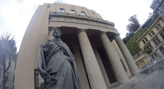 Corte de Valparaíso rechazó nulidad laboral contra sentencia que no hizo lugar a demanda de despido injustificado respecto de clínica que despidió a técnico en enfermería que se presentó con fuerte hálito alcohólico a trabajar.