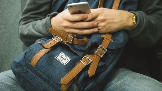 El debate en Australia sobre prohibir o no el uso de celulares en sus escuelas.