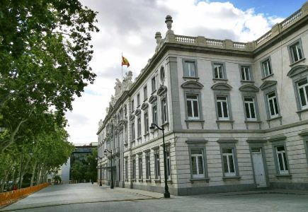TS de España reconoce el derecho a una prótesis de última generación como reparación «íntegra» del daño en accidente laboral.