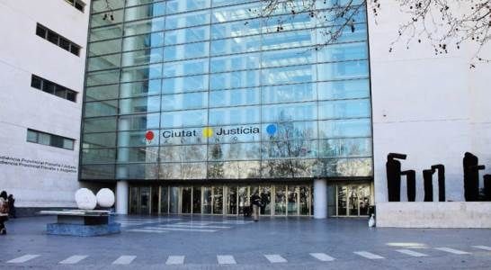En España: Un juzgado reconoce como accidente laboral la ansiedad sufrida por una policía de Catarroja.