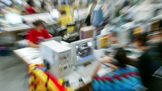 Entró en vigor en España nueva normativa que permite al Gobierno intervenir redes y comunicaciones electrónicas si se producen alteraciones del «orden público» o en caso de «amenazas para la seguridad nacional».