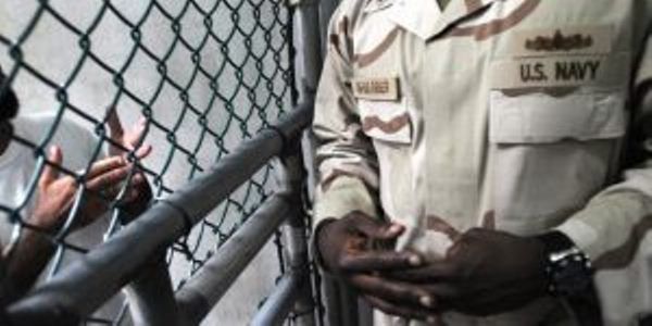 Desde Guantánamo: Amnistía recomienda a Estados Unidos abrir investigación penal sobre Mitchell y Jessen, dos psicólogos del programa de torturas.