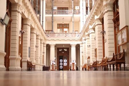 Corte de Apelaciones de Santiago acoge demanda por despido injustificado de trabajador de empresa de ventilación industrial.