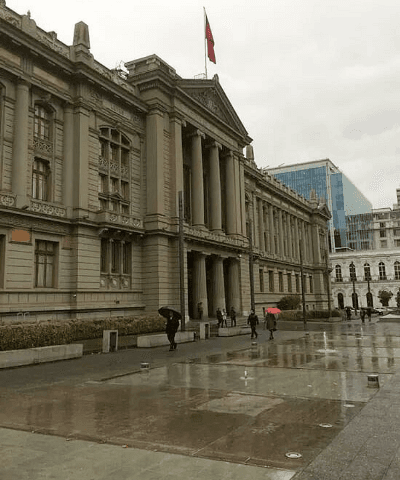 Corte de Santiago rechazó nulidad laboral deducida por empresa contra sentencia que acogió excepción de caducidad a reclamación de multa interpuesta por la Dirección del Trabajo.