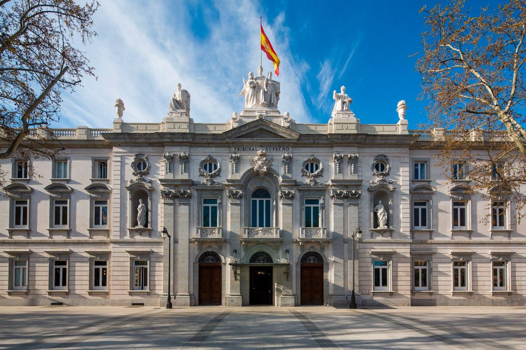 Poder Judicial español considera como actividad compatible la colaboración habitual de los jueces con un medio de comunicación.