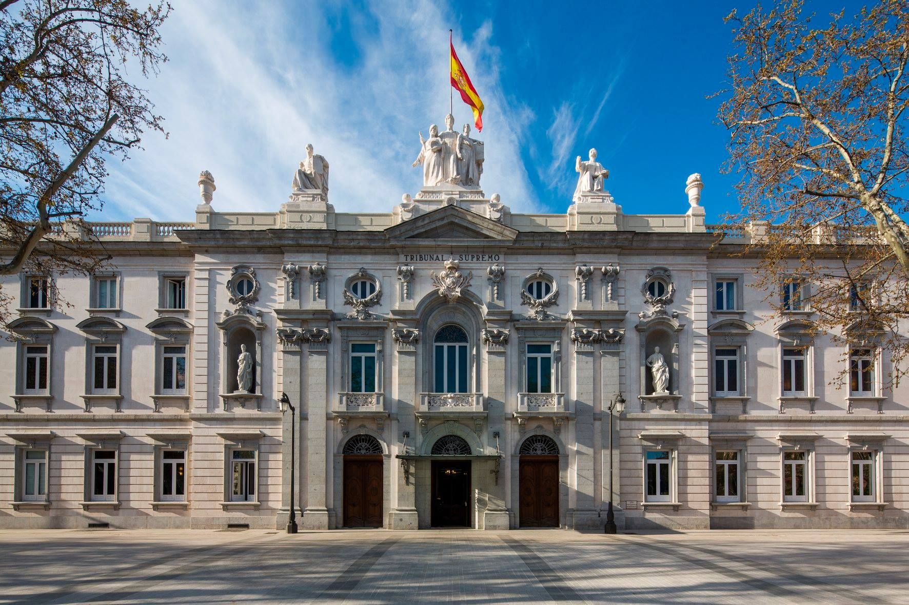 Poder Judicial español considera como actividad compatible la colaboración habitual de los jueces con un medio de comunicación.