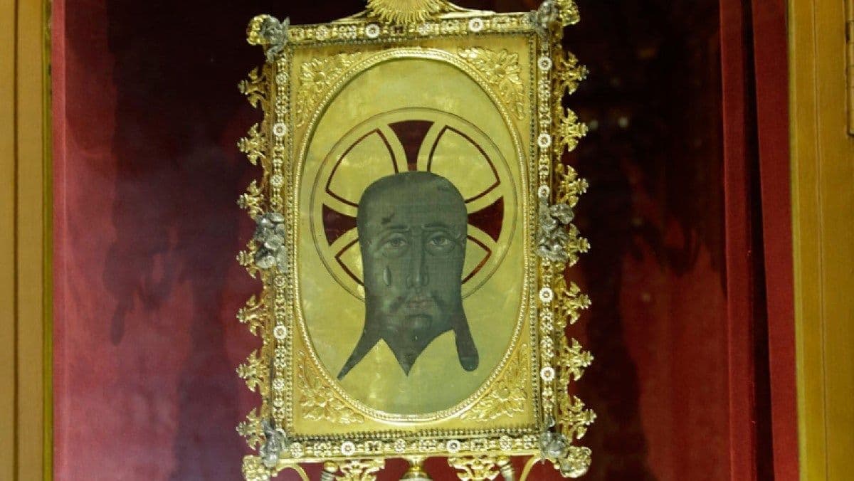 España: Juez rechaza suspender la prohibición de una salida de una reliquia religiosa para transportarla a una festividad.