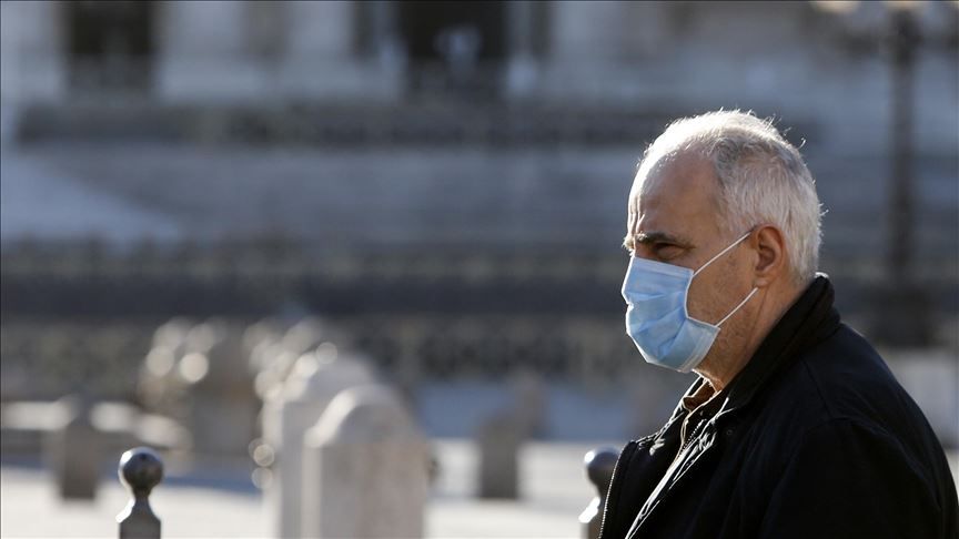 Justicia española autoriza forzar a un adulto mayor a hacerse el test de la covid-19.
