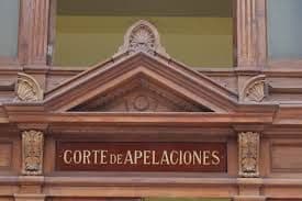 Corte de Santiago acoge recurso de nulidad contra sentencia que desestimó reclamación de multa contra multitienda por supuesta presentación fuera de plazo.