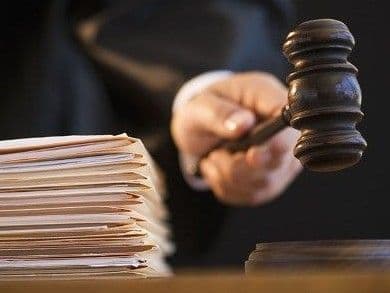 Juzgado de Letras del Trabajo de Talca rechazó tutela de médico por vulneración del derecho a la honra por parte de su jefatura directa y acogió demanda subsidiaria por despido injustificado.