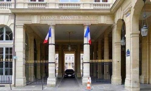 Consejo Constitucional francés limita seguimiento y aislamiento de enfermos Covid-19 y de sus contactos. Junto con aprobar la ley que extiende el estado de emergencia sanitaria hasta el 10 de julio.