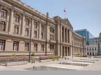 CS declaró inadmisible unificación de jurisprudencia contra sentencia que acogió demanda de despido injustificado de trabajador contra Fundación Educacional.