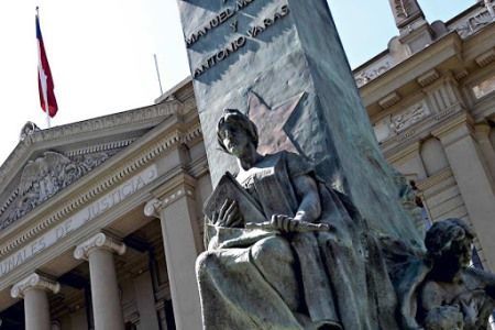 Demandante tenía la legítima expectativa de ser adjudicado y se lo excluyó por motivos que no se ajustaban a las bases de licitación. Tiene derecho a ser indemnizado.
