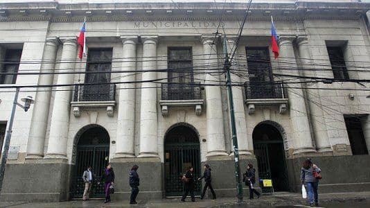 CS rechaza recurso de casación y mantiene fallo que condenó a Municipalidad de Valparaíso por caída de transeúnte en escalera tres del Cerro Yungay.