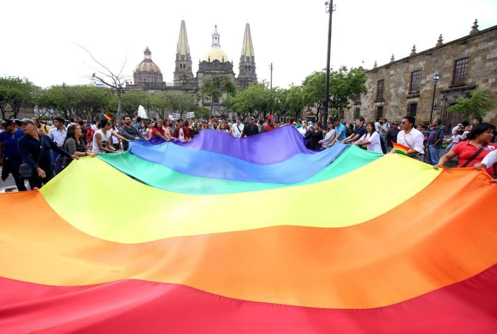 Juez español desestima la adopción de una medida cautelar contra la colocación de banderas de la diversidad sexual.