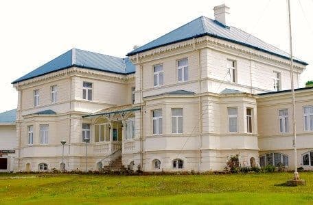Corte de Punta Arenas acoge protección por suspensión de relación laboral de trabajadoras con fuero maternal.