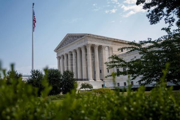 Corte Suprema de Estados Unidos deniega la libertad de voto a los miembros del Colegio Electoral.