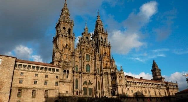Tribunales españoles avalan el aislamiento y cuarentena obligatoria impuesta por la administración a una familia infectada por COVID-19.