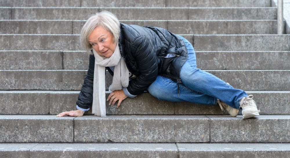 Paciente que cae de las escaleras en un centro de salud debe ser indemnizada por este, resuelve un tribunal Argentino.