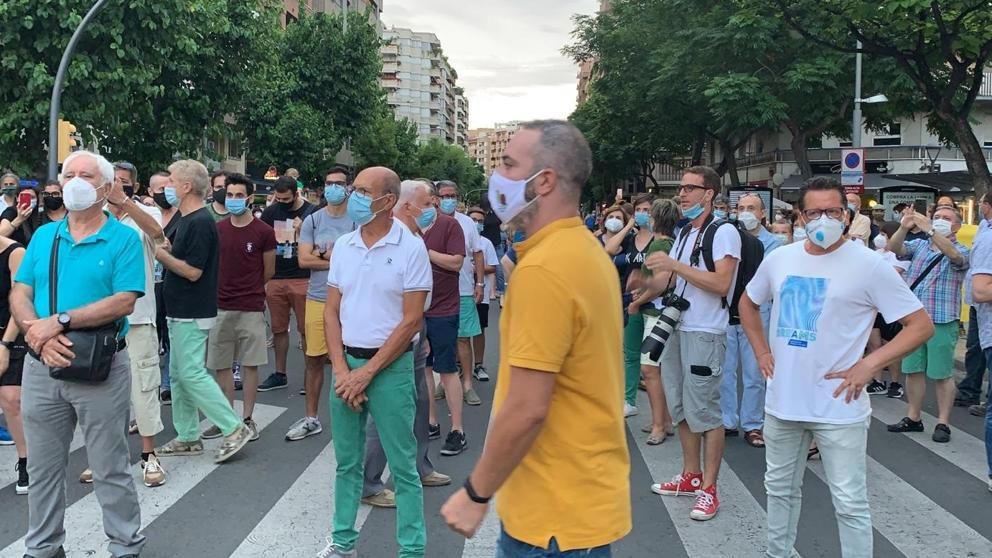Juzgado español suspende confinamiento de una ciudad de Cataluña.