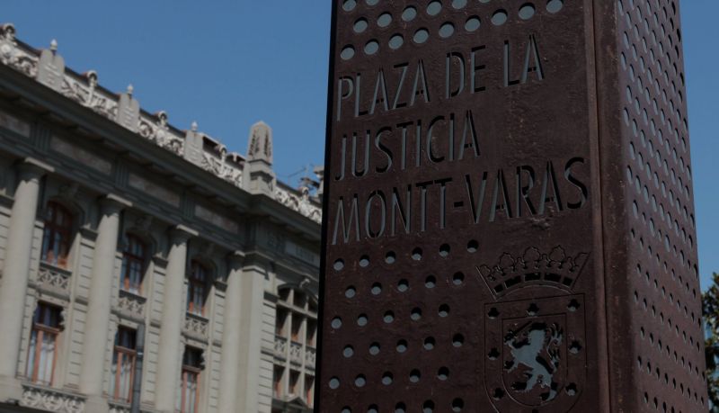 Corte Suprema declaró admisible amparo deducido en contra de Juzgado de Garantía de Santiago que despachó orden de detención.