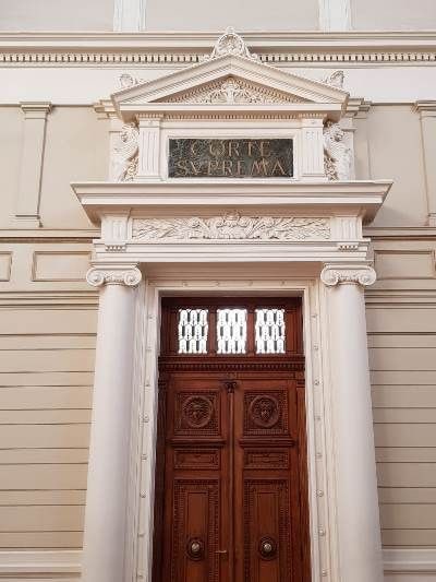 CS declaró inadmisible recurso de unificación de jurisprudencia contra sentencia que desestimó demanda de cobro de indemnizaciones por auto despido.
