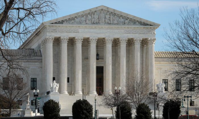 Corte Suprema de Estados Unidos bloquea orden que flexibiliza los requisitos de recolección de firmas en Oregón.