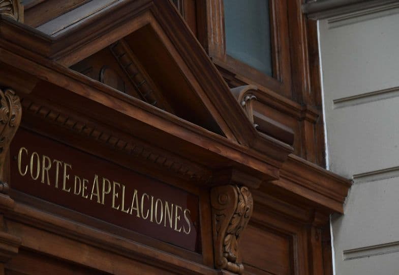 Corte de Apelaciones de Santiago confirma fallo que acogió demanda de autodespido de dos trabajadores de restorán.