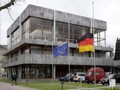 TC Federal de Alemania rechazó dos denuncias constitucionales contra una condena penal por robo de alimentos de un contenedor de basura.