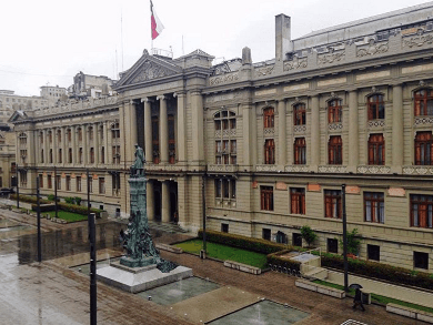 Corte de Apelaciones de Santiago rechaza recurso de reclamación por licitación pública medicamento.