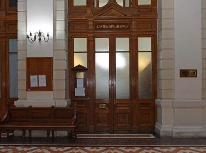 Corte de Santiago confirmó la sentencia que acogió la demanda por despido indirecto de trabajador de bar del barrio Bellavista.