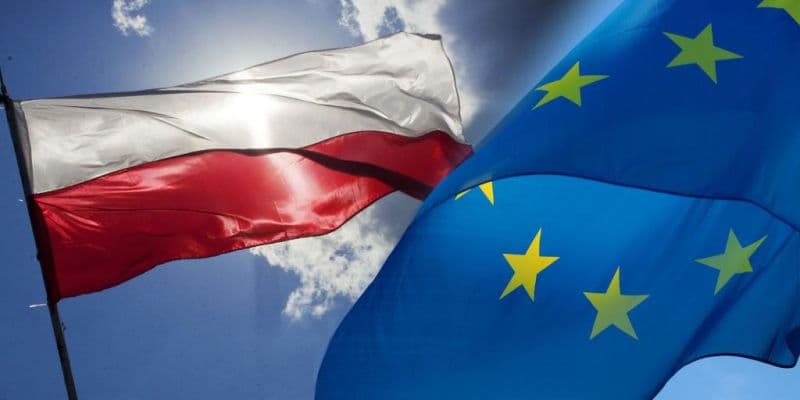 Comisión Europea advierte que hay incumplimientos graves al Estado de Derecho en Polonia.