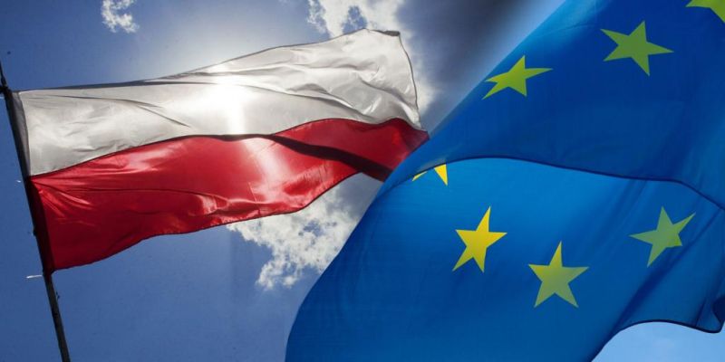 Comisión Europea advierte que hay incumplimientos graves al Estado de Derecho en Polonia.