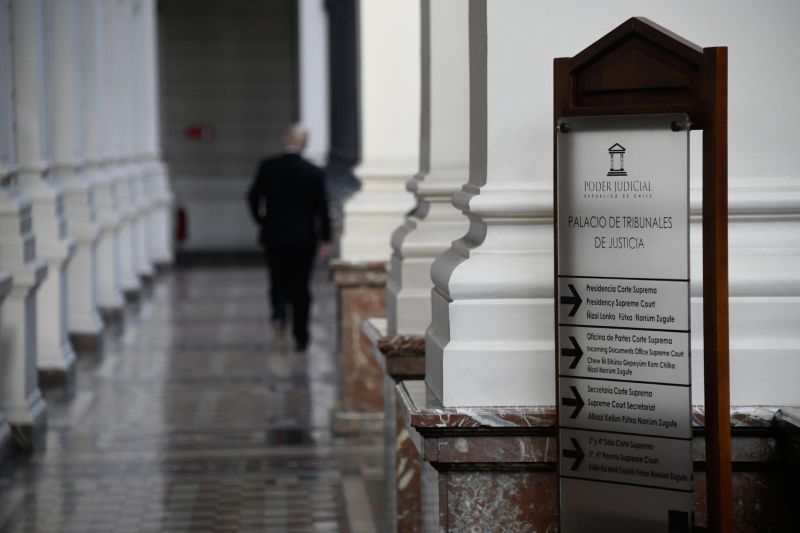 Corte Suprema declaró admisible amparo deducido en contra de Juzgado de Garantía que mantuvo prisión preventiva luego de decretar la suspensión del procedimiento por enajenación mental.