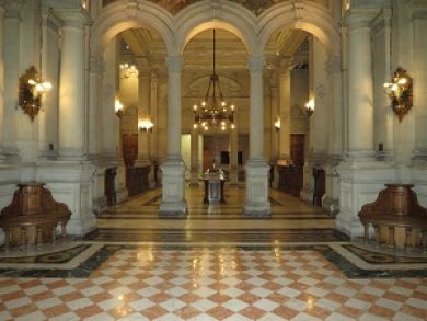 TC declaró admisible inaplicabilidad que impugna norma que establece el derecho a reclamar la filiación respecto de padres muertos, respecto de causa en que hija no matrimonial también ha fallecido.