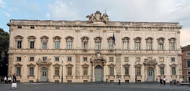 CC de Italia establece que requisitos sobre acceso a la función pública sólo pueden determinarse por ley.