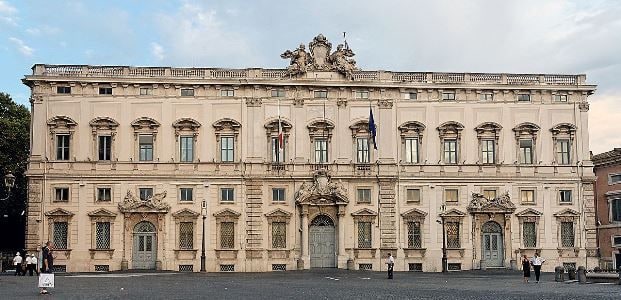 CC de Italia establece que requisitos sobre acceso a la función pública sólo pueden determinarse por ley.