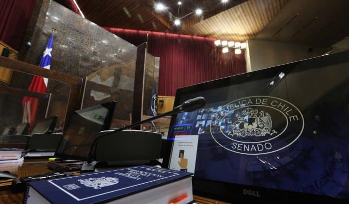 Senadores ingresan proyecto de ley que extiende el plazo para emitir boletas electrónicas.