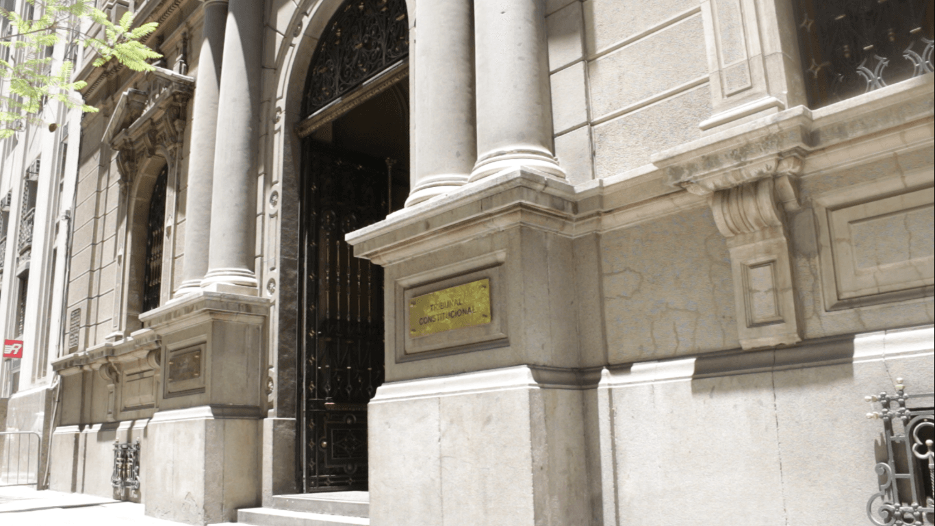Normas que prohíben a empresas condenadas por vulneración de derechos fundamentales o prácticas antisindicales de contratar con el Estado, serán examinadas en sede de inaplicabilidad por el Tribunal Constitucional.