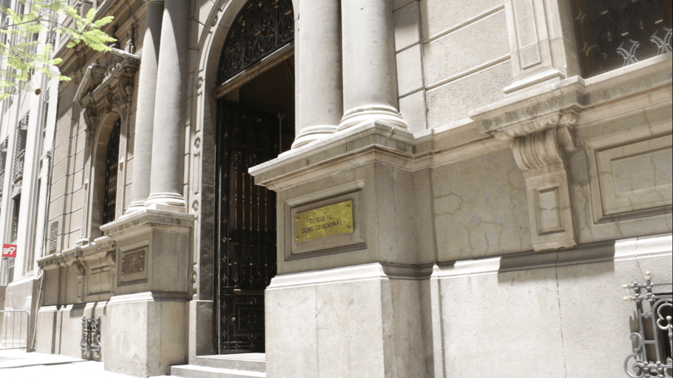 Normas que prohíben a empresas condenadas por vulneración de derechos fundamentales o prácticas antisindicales de contratar con el Estado, serán examinadas en sede de inaplicabilidad por el Tribunal Constitucional.