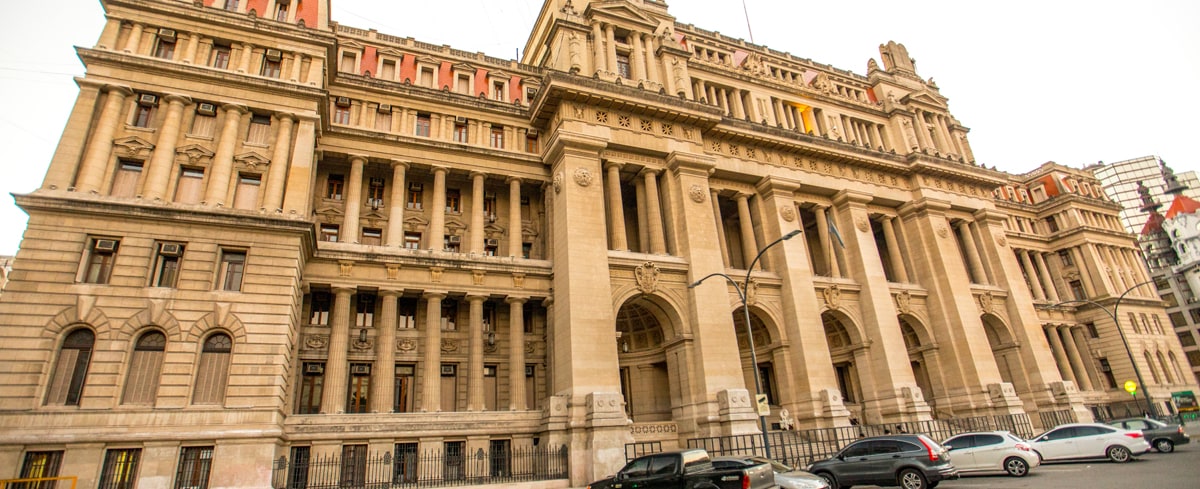 Corte Suprema Argentina acoge recurso de queja y deja sin efecto sentencia que eximió de responsabilidad a una compañía distribuidora de gas por intoxicación de una familia.