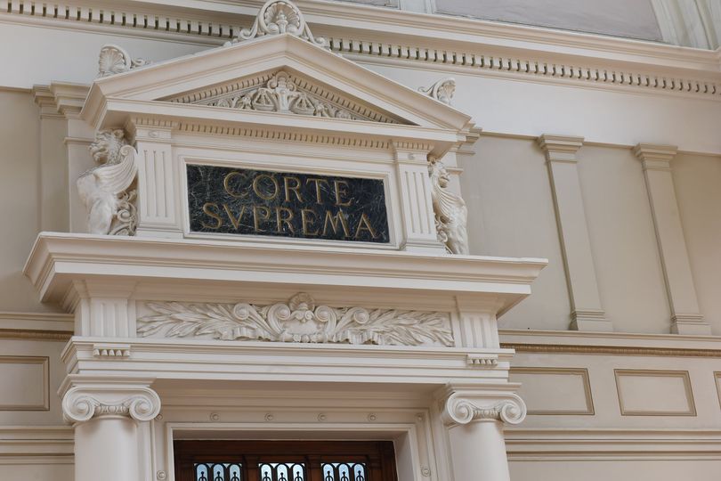 CS mantiene fallo que acogió tutela laboral de funcionario contratado a honorarios por la Comisión Nacional de Riego.